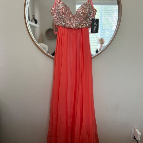 La Femme Prom Dress - Picture 3 of 16